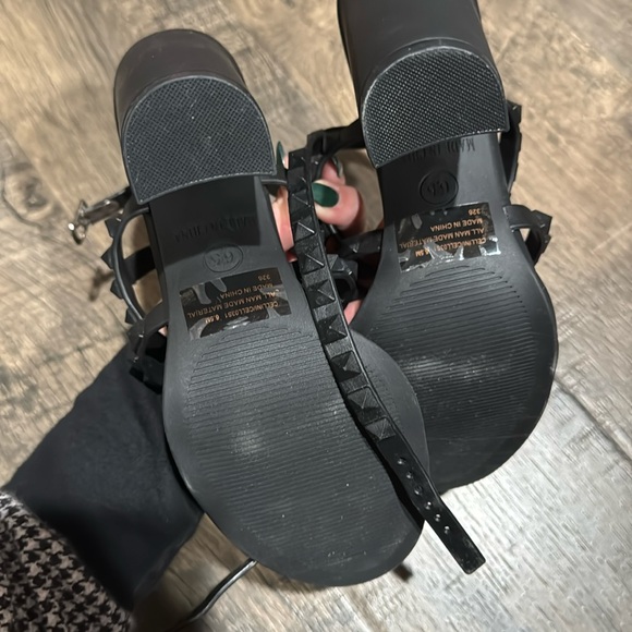 Steve Madden Soft Silicone Like Comfy Sole Studded Chunk Sandal Heels - Picture 7 of 10